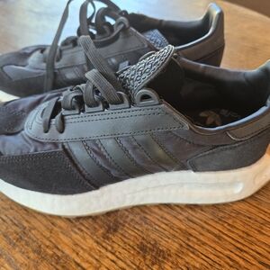 Black Adidas Retropy E5 Sneakers. Womens Size 6.5, Mens 5.5. No Box!